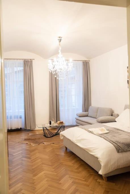 Cozy Flat By Wenceslas Square! Prága Kültér fotó